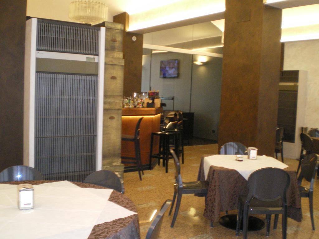 Hotel Pico Mirandola Luaran gambar