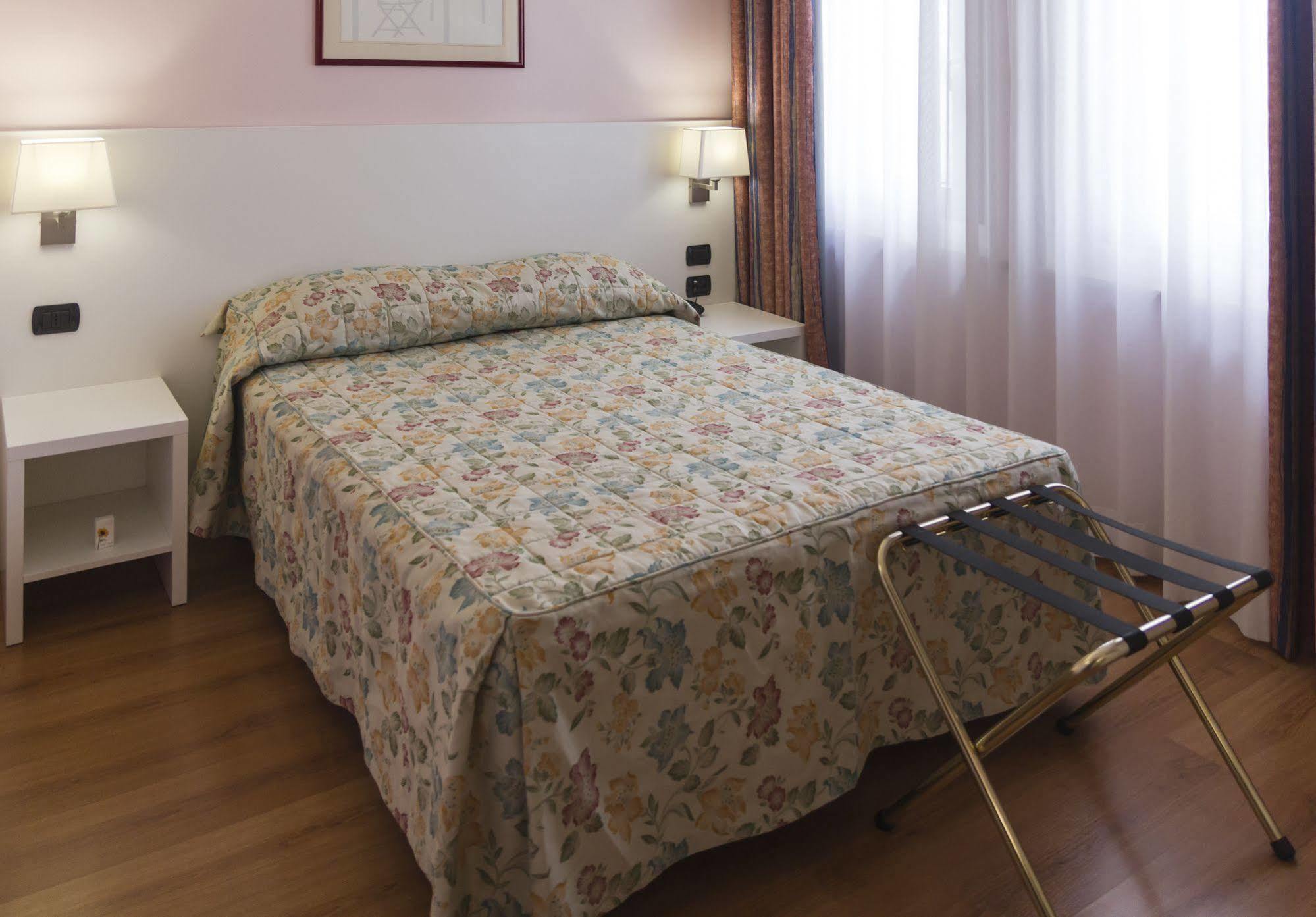 Hotel Pico Mirandola Luaran gambar