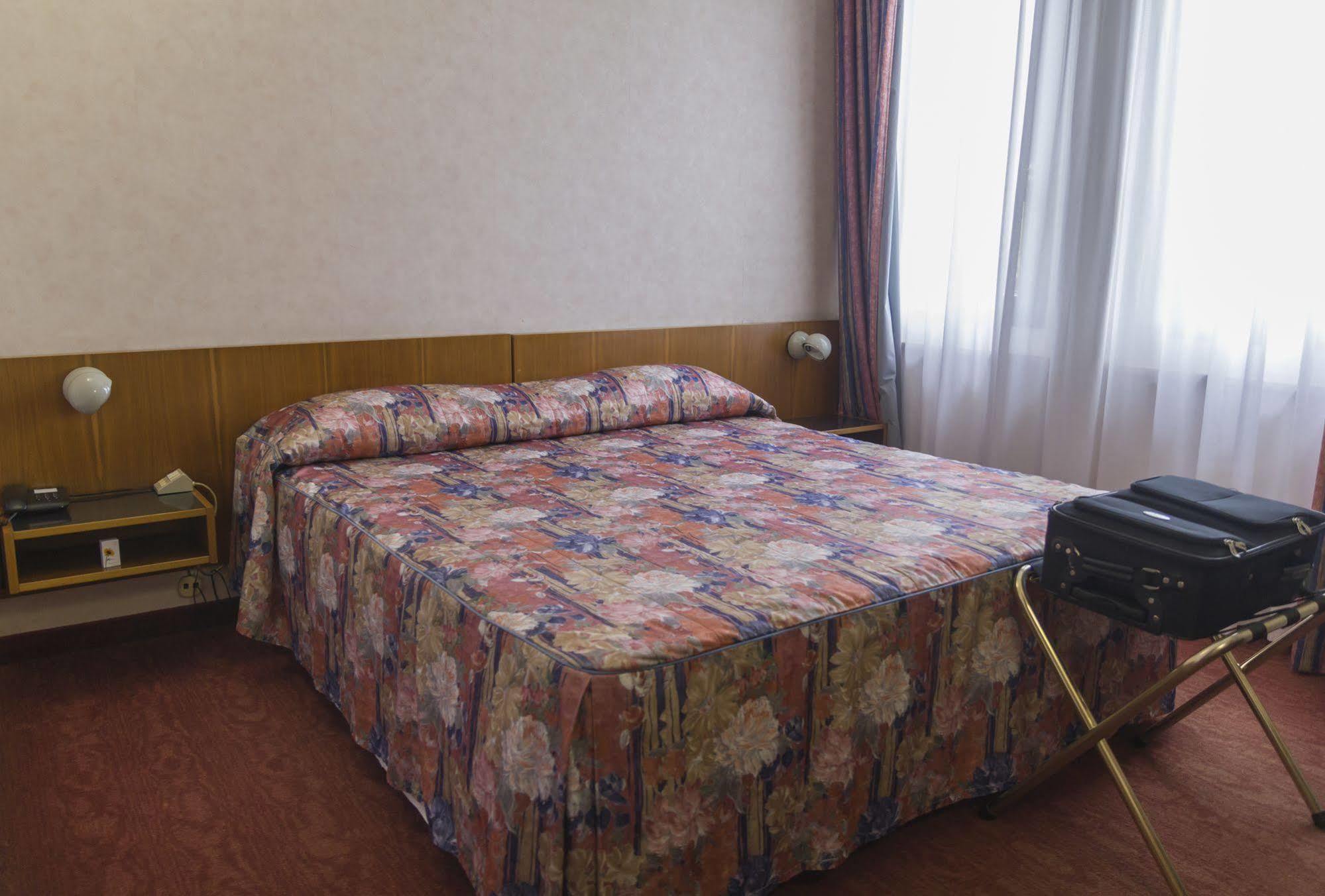Hotel Pico Mirandola Luaran gambar