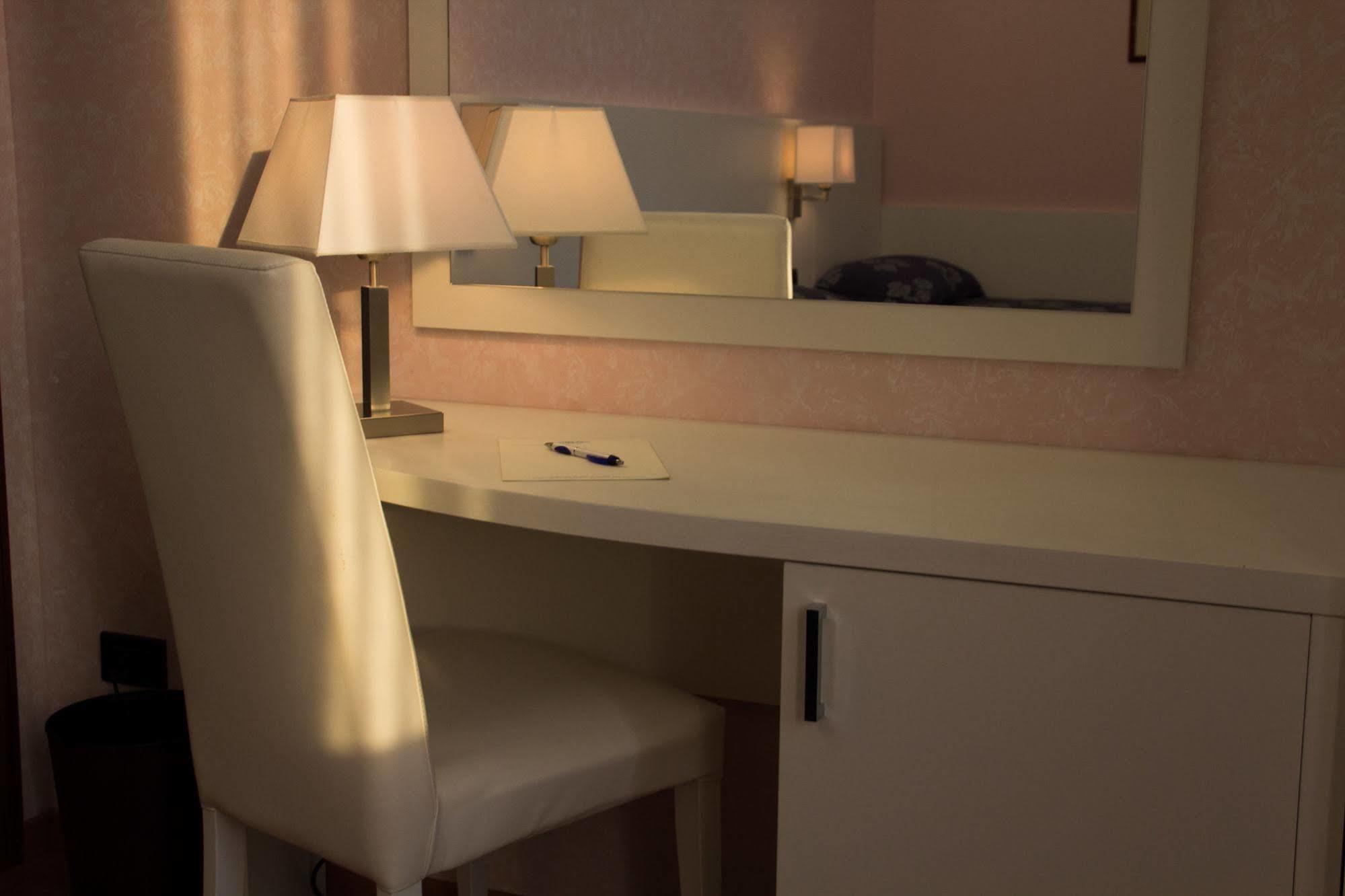Hotel Pico Mirandola Luaran gambar